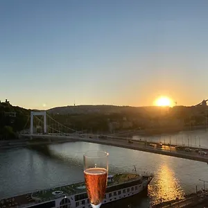 Riverside Flat With King Castle View Budapest