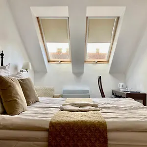 Opera16 Guestrooms 布达佩斯