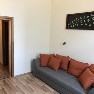 Frank & Fang Budapest