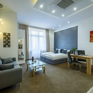 Karoly Corner Residences Lägenhet
