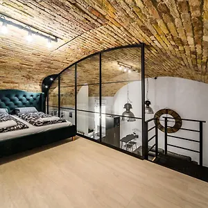 Spacious Loft In The Heart Of Downtown בודפשט